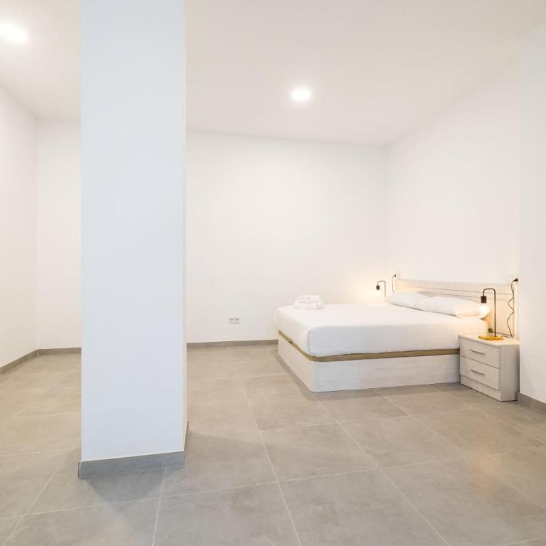 Cosy studio near AVE station - Apartamento - 18