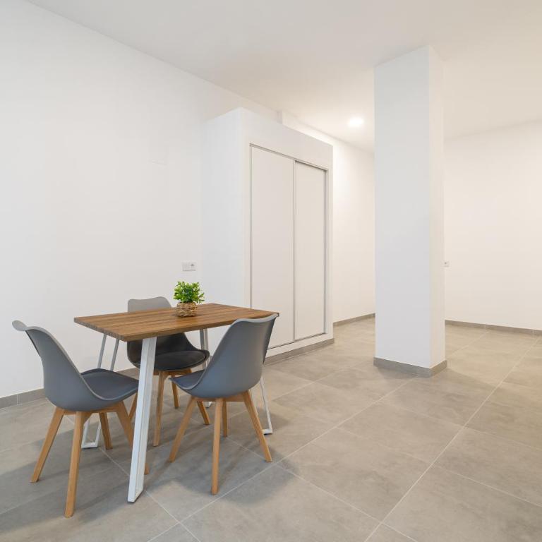 Cosy studio near AVE station - Apartamento - 13