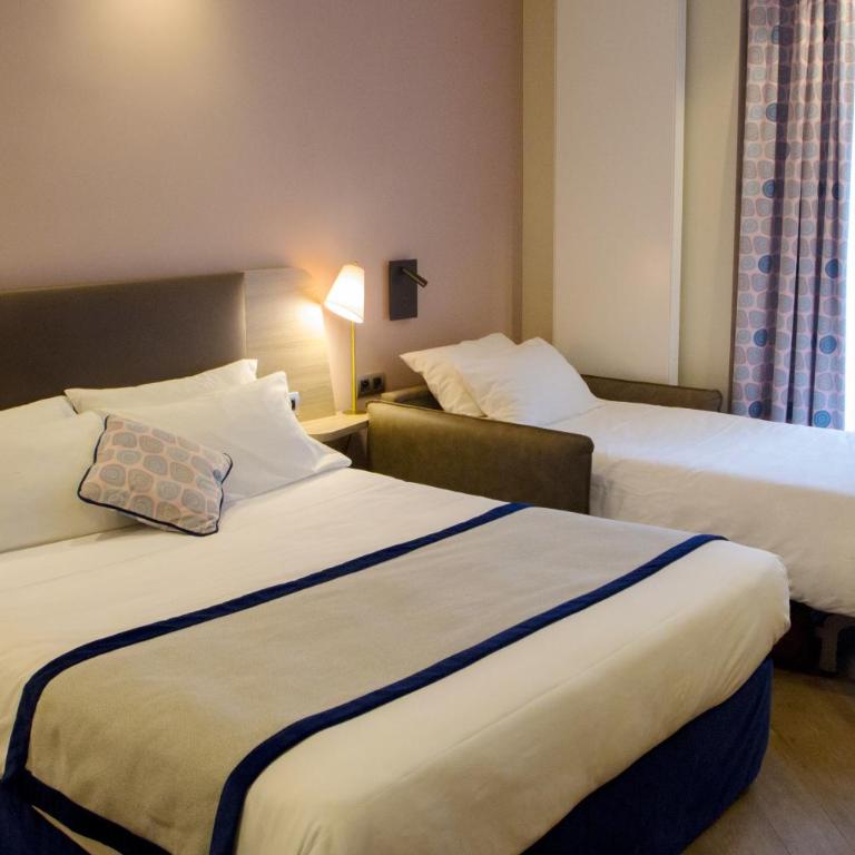 Hôtel de Sévigné - Chambre Triple Supérieure - 5