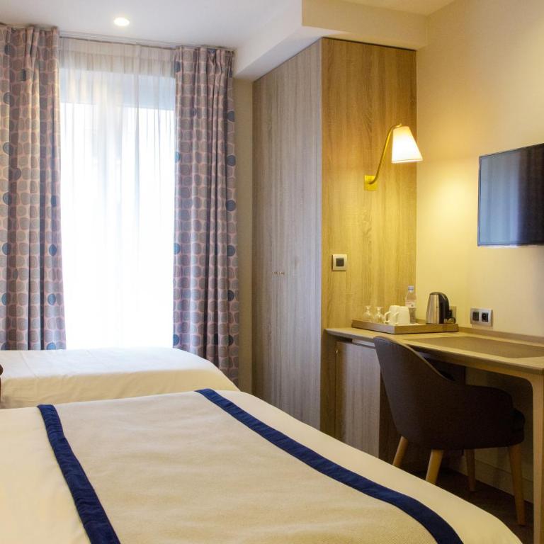 Hôtel de Sévigné - Chambre Triple Supérieure - 1