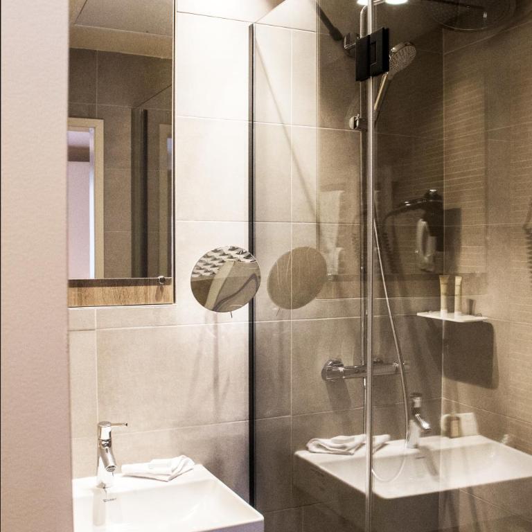 Hôtel de Sévigné - Chambre Triple Supérieure - 3