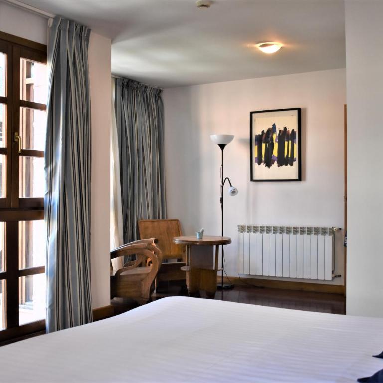 Hotel El Sella - Habitación Deluxe con cama extragrande - 12