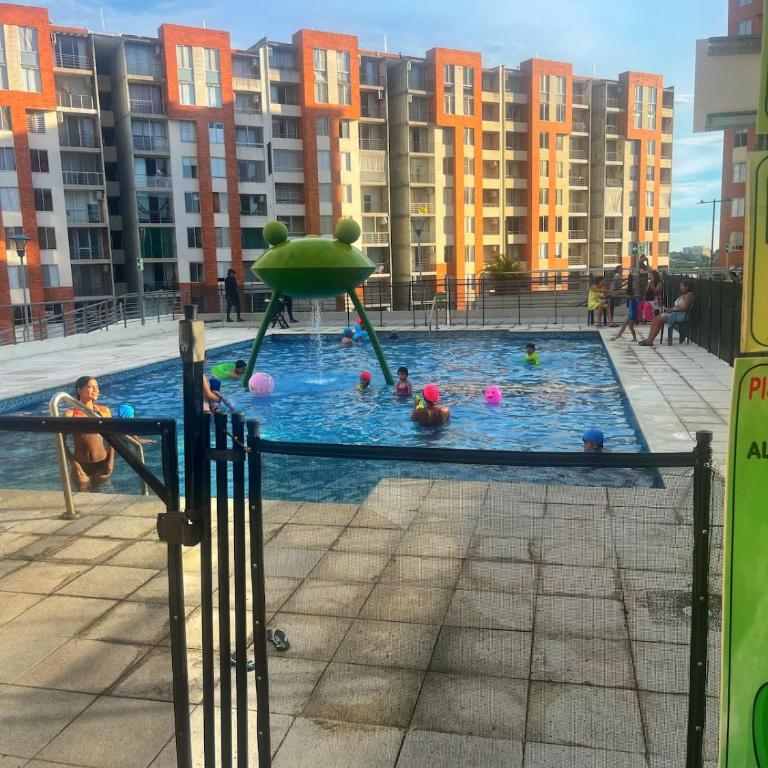 Moderno Apt en Reserva del Peñón en Girardot - Three-Bedroom Apartment - 9