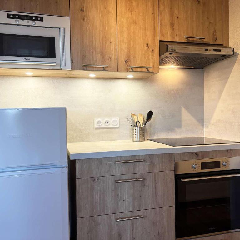 Appartement Confort 6 pers, 2 pièces, Balcon, Cheminée, Accès direct aux pistes - FR-1-322-451 - Apartment (6 Erwachsene) - 10