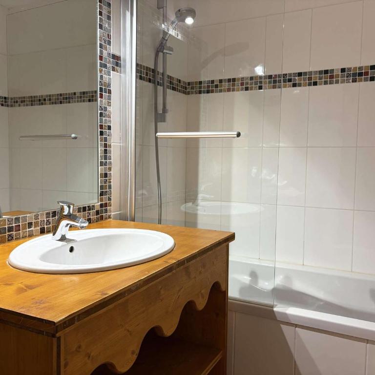 Appartement Confort 6 pers, 2 pièces, Balcon, Cheminée, Accès direct aux pistes - FR-1-322-451 - Apartment (6 Erwachsene) - 15