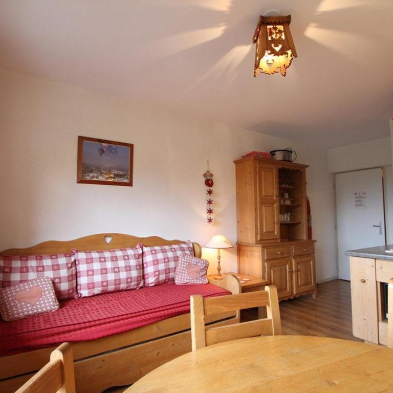 Appartement de 45m² avec balcon, 5 couchages, à 300m des pistes et commerces, bien équipé - FR-1-572-103 - Appartement - 11