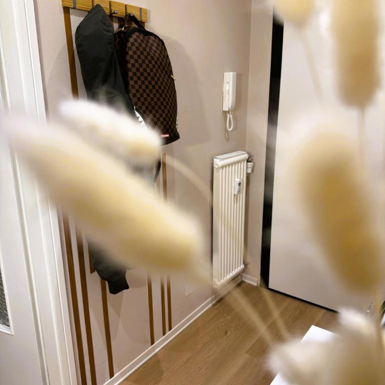ELIOS LIVING - Parcheggio Privato, Vicino al centro, 200m dal Mare - Appartamento Superior con 1 Camera da Letto e Balcone - 50