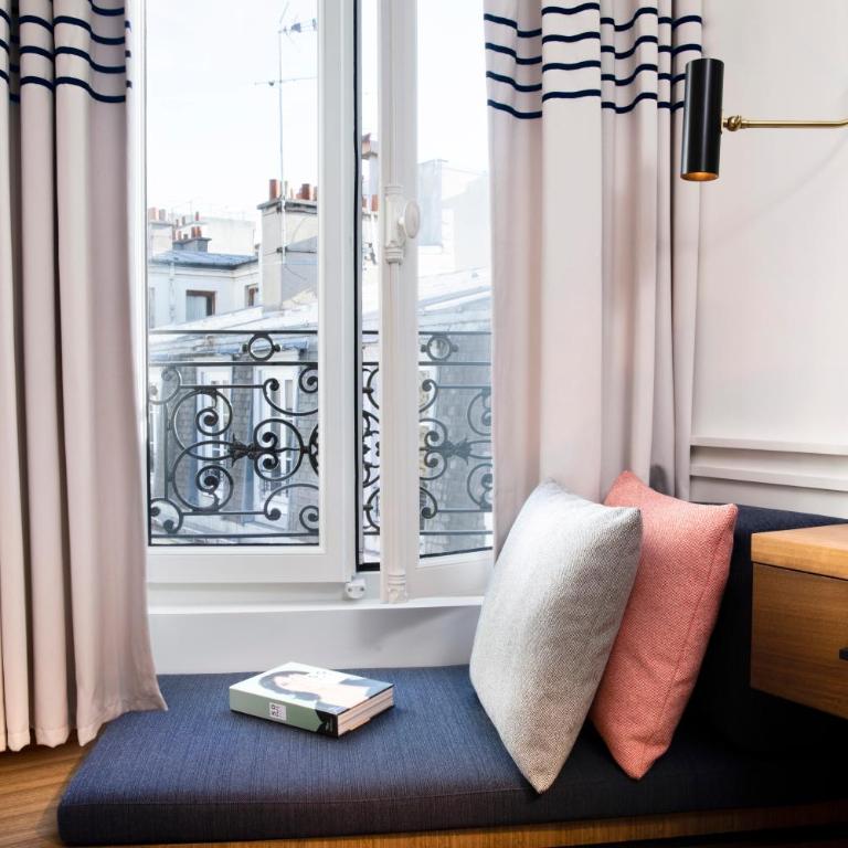 Maison ELLE Paris - Chambre Petite Marinière - 1
