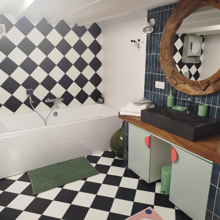 Suite rétro 80s 90s grande baignoire et jardin - Appartement 1 Chambre - 11