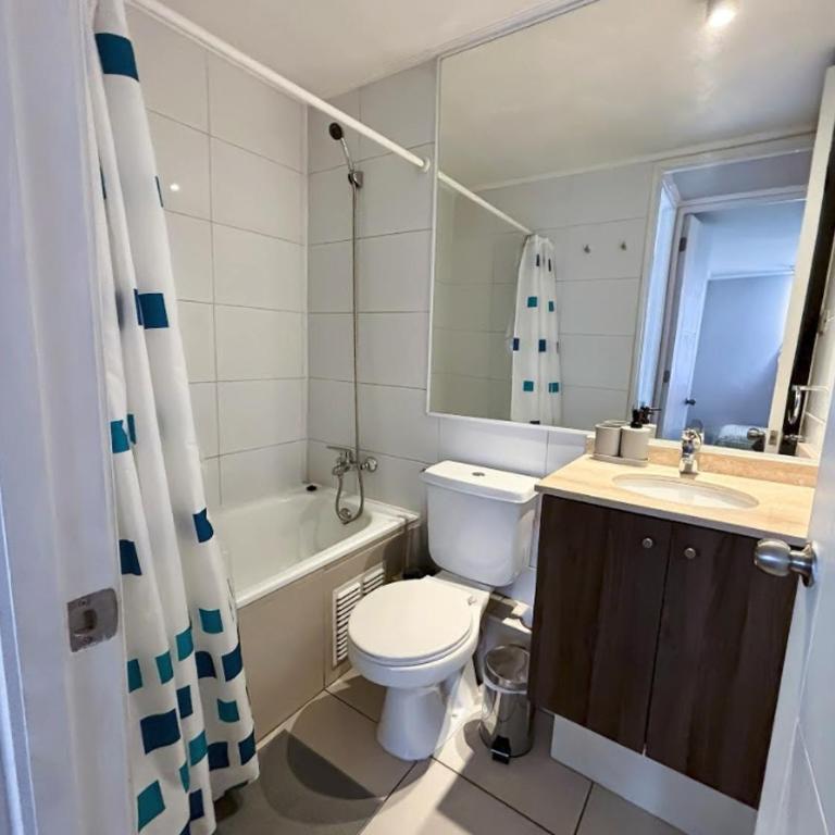 Departamento 2D1B, cercano a la teletón y a pasos de metro ecuador - Apartamento de 2 dormitorios - 3