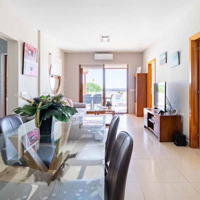 3 bedroom villa with pool and jacuzzi - Three-Bedroom Villa - 19