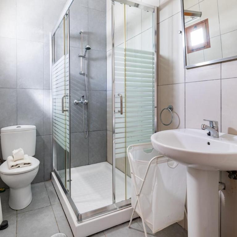 3 bedroom villa with pool and jacuzzi - Three-Bedroom Villa - 45