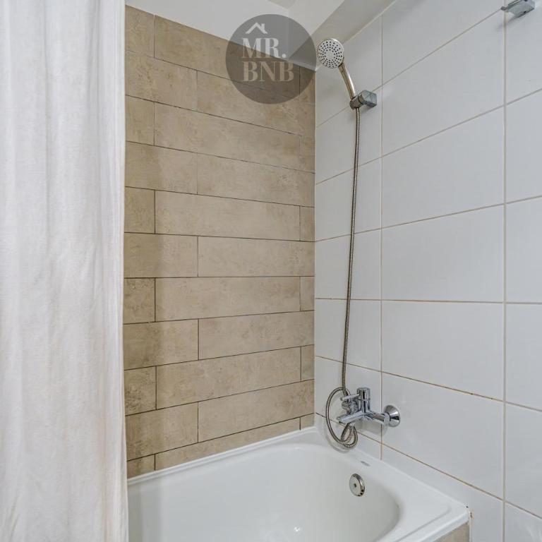 Morandé Apartments by MR BNB - Two-Bedroom Apartment with Mountain View - 7