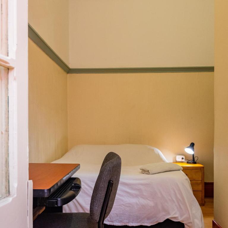 Hostal R10 - Habitación Individual Económica - 4