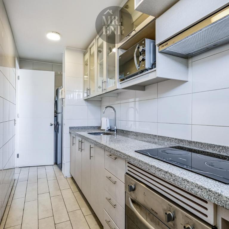 Morandé Apartments by MR BNB - Three-Bedroom Apartment with Mountain View - 7