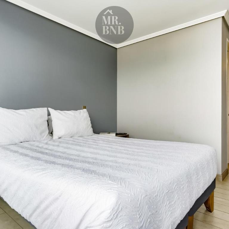 Morandé Apartments by MR BNB - Three-Bedroom Apartment with Mountain View - 1