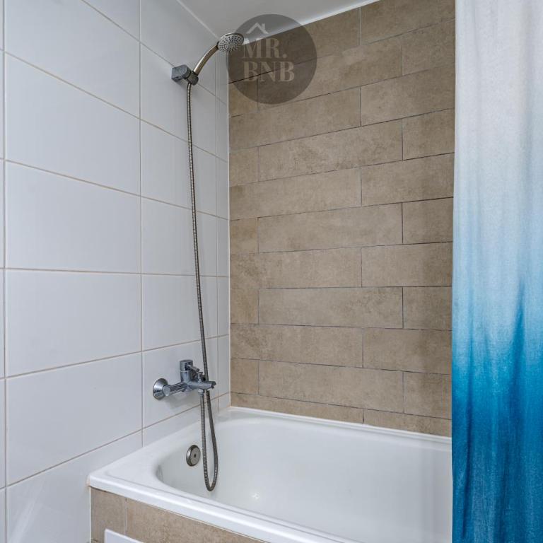 Morandé Apartments by MR BNB - Three-Bedroom Apartment with Mountain View - 14