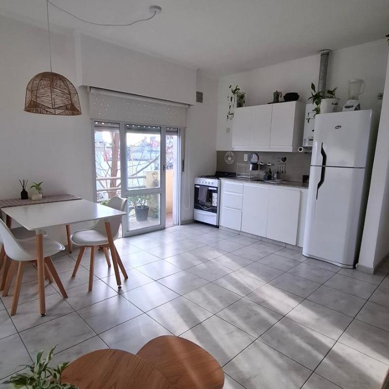 Dos ambientes centrico - Apartamento de 1 dormitorio - 3