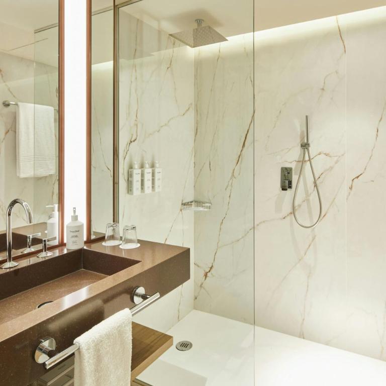 Madrid Marriott Hotel Princesa Plaza - One-Bedroom King Suite with Sofa Bed and City View - 15