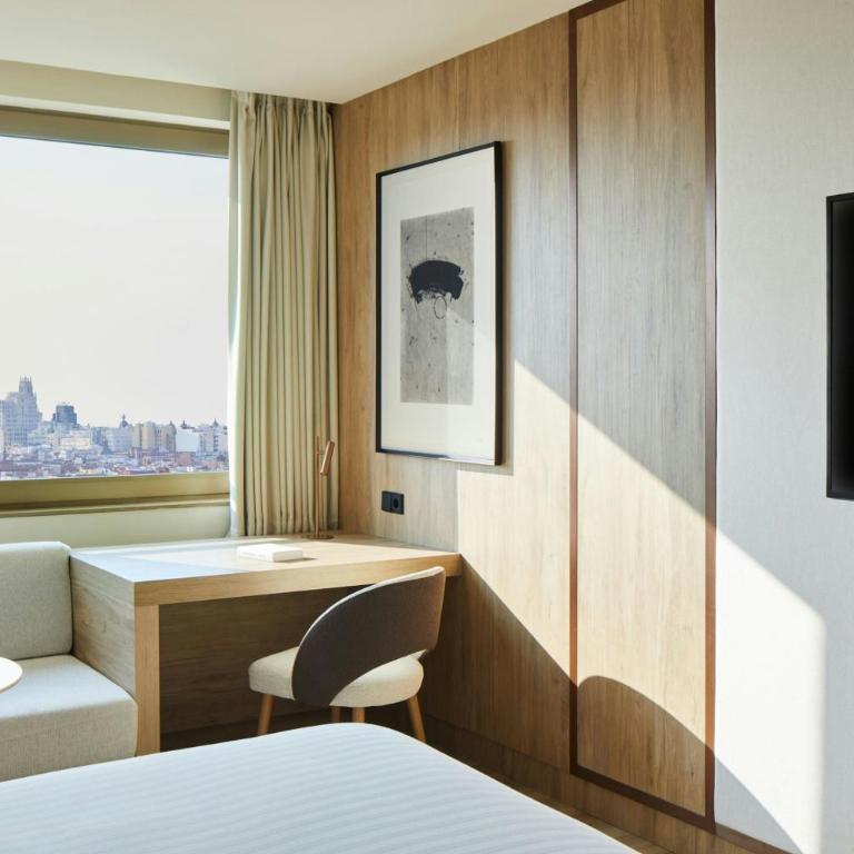 Madrid Marriott Hotel Princesa Plaza - Panoramic Superior Family Room with One King Bed and Sofa Bed - 4