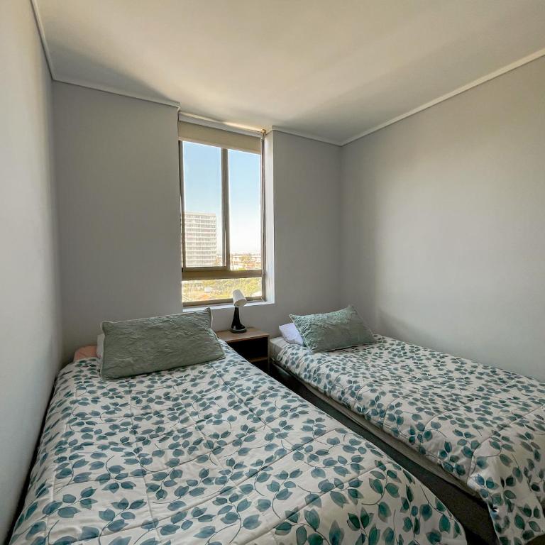 Alojamiento moderno y bien conectado a pasos del Metro y centros urbanos - Two-Bedroom Apartment - 9