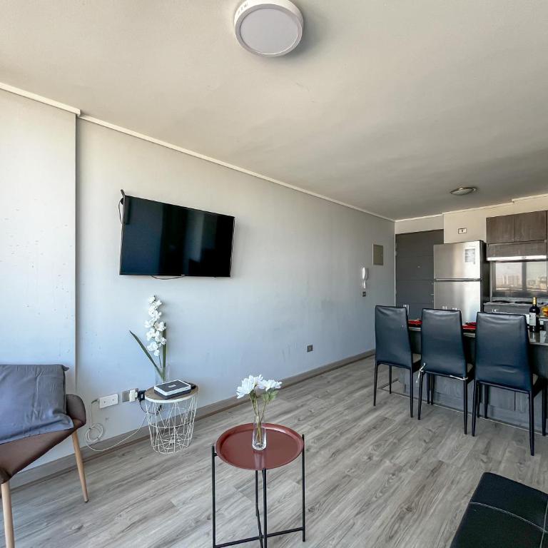 Alojamiento moderno y bien conectado a pasos del Metro y centros urbanos - Two-Bedroom Apartment - 3