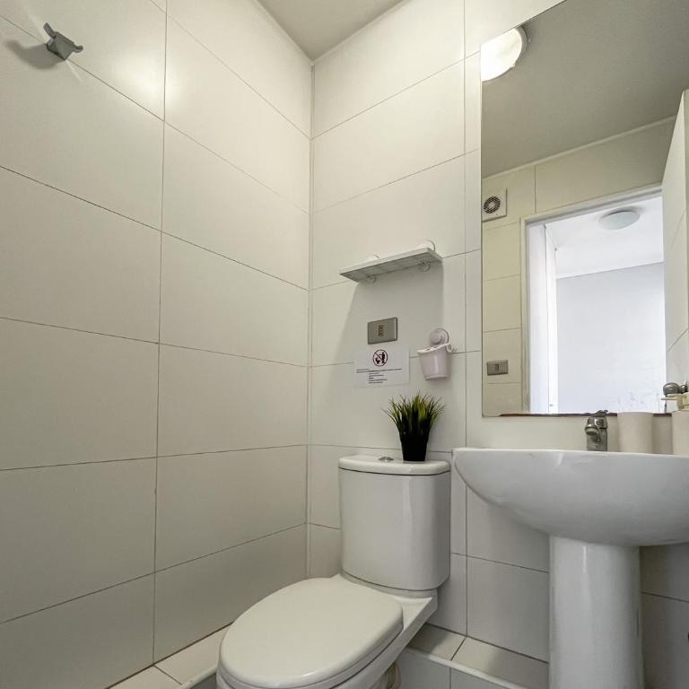 Alojamiento moderno y bien conectado a pasos del Metro y centros urbanos - Two-Bedroom Apartment - 7