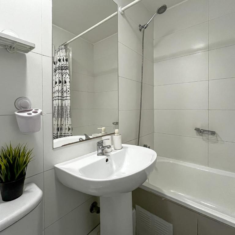 Alojamiento moderno y bien conectado a pasos del Metro y centros urbanos - Two-Bedroom Apartment - 11