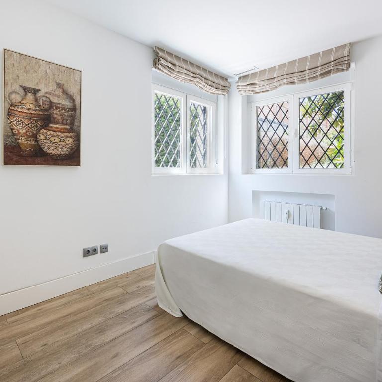 3BR Central Madrid Gem - Rare Private Garden - Three-Bedroom House - 23