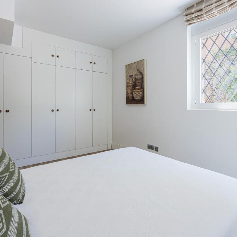 3BR Central Madrid Gem - Rare Private Garden - Three-Bedroom House - 18