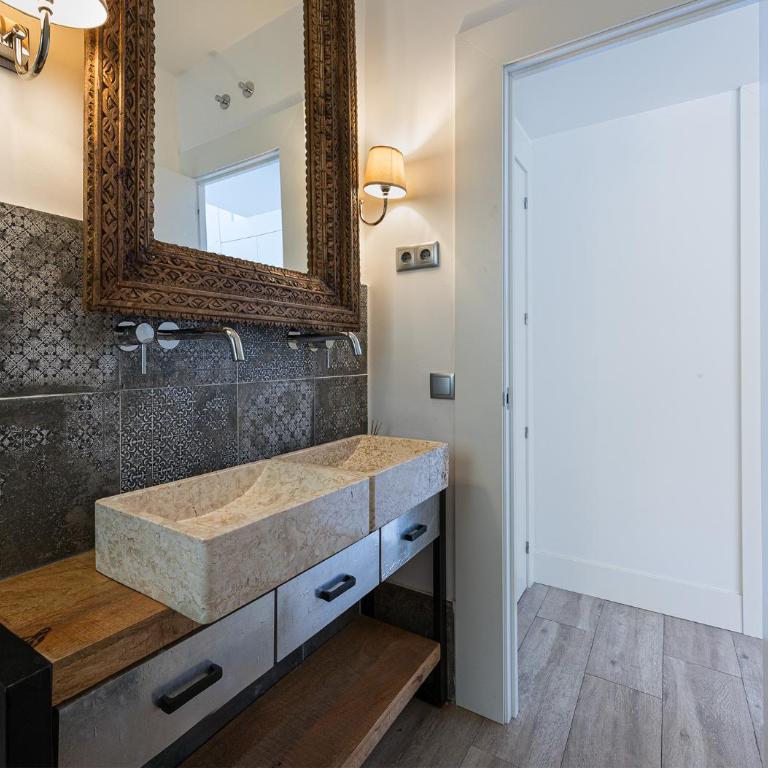 3BR Central Madrid Gem - Rare Private Garden - Three-Bedroom House - 27