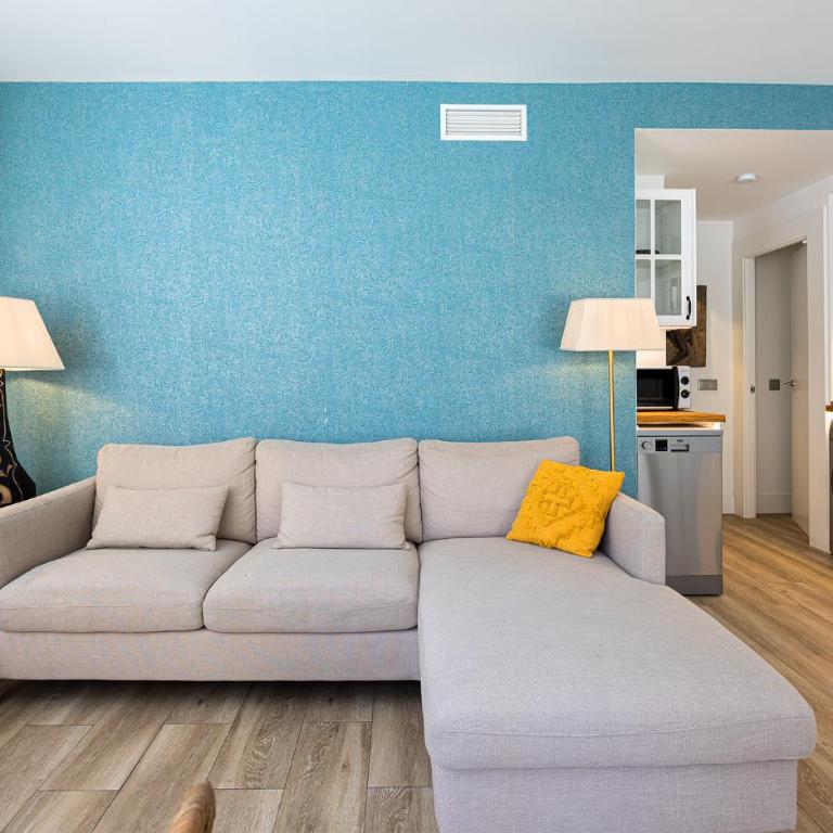3BR Central Madrid Gem - Rare Private Garden - Three-Bedroom House - 6
