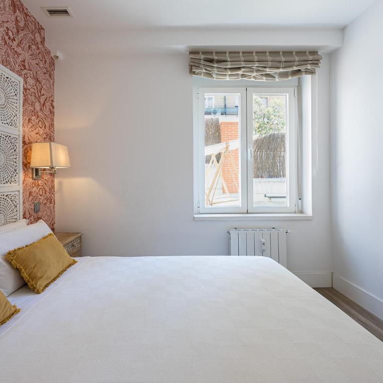 3BR Central Madrid Gem - Rare Private Garden - Three-Bedroom House - 46