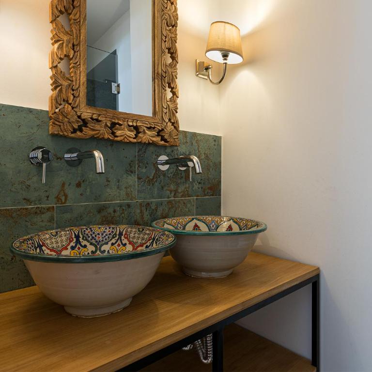 3BR Central Madrid Gem - Rare Private Garden - Three-Bedroom House - 50