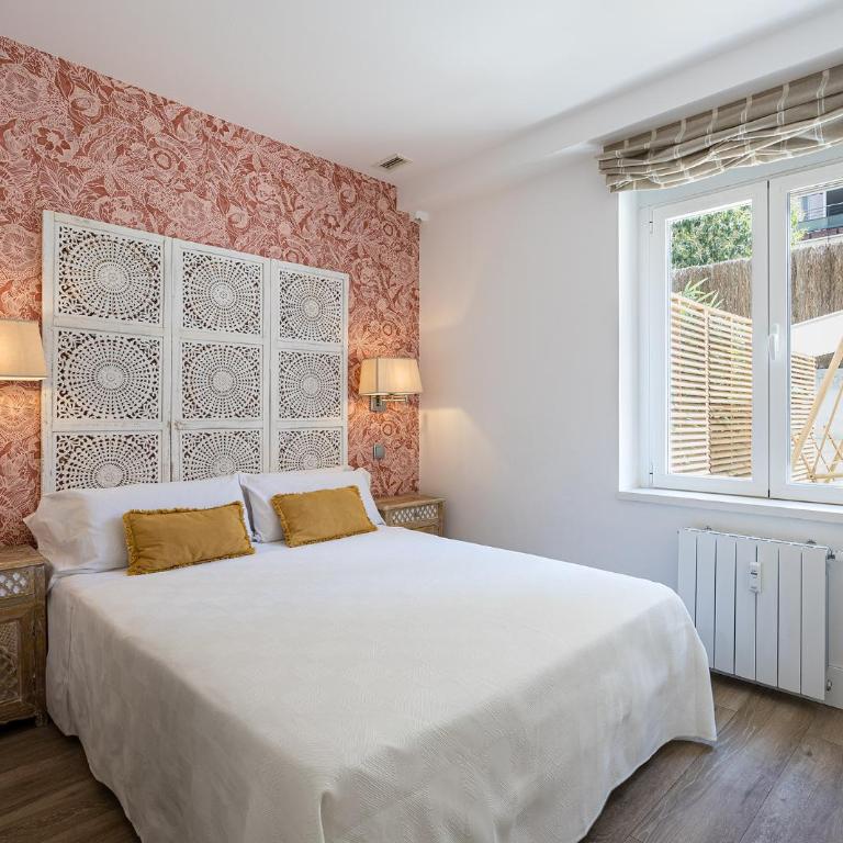 3BR Central Madrid Gem - Rare Private Garden - Three-Bedroom House - 45