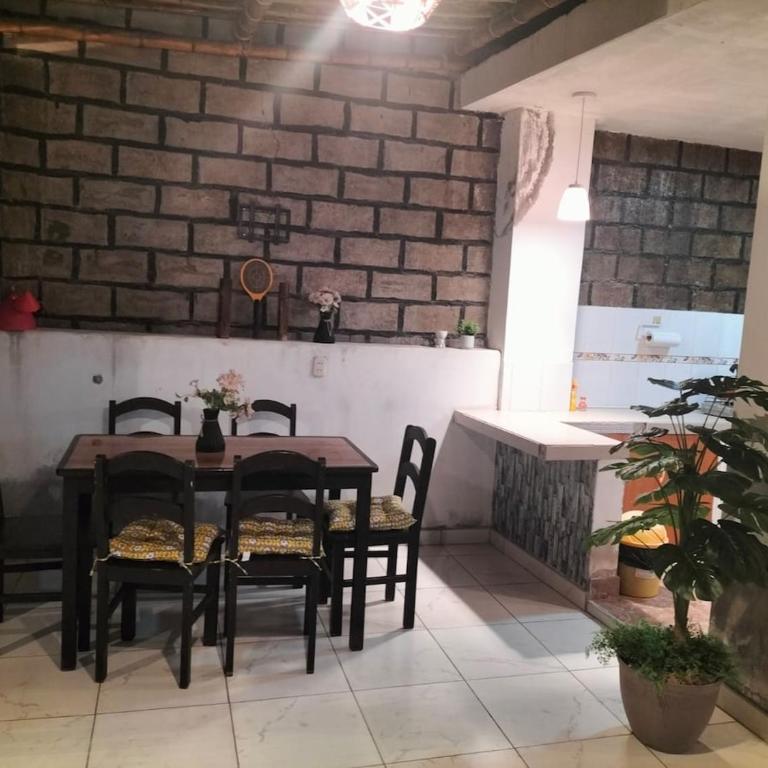 Casa grande en perfecta ubicación cerca al mar - Three-Bedroom House - 6