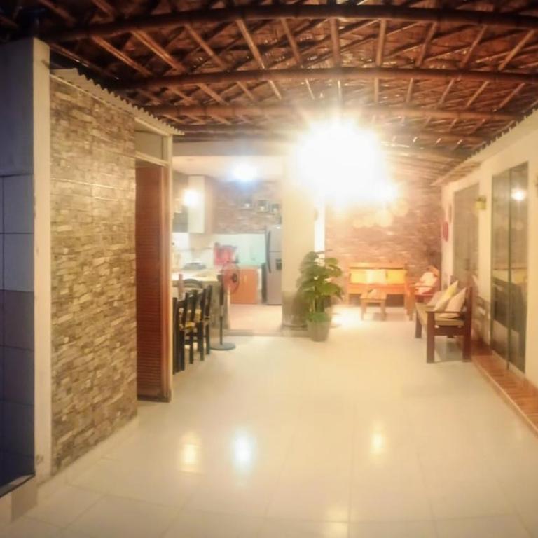 Casa grande en perfecta ubicación cerca al mar - Three-Bedroom House - 13