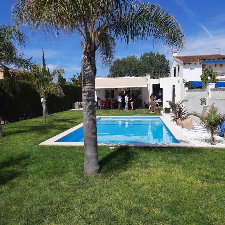 Casa recièn reformada con jardin y piscina privada - Casa Unifamiliar de 3 dormitorios - 1