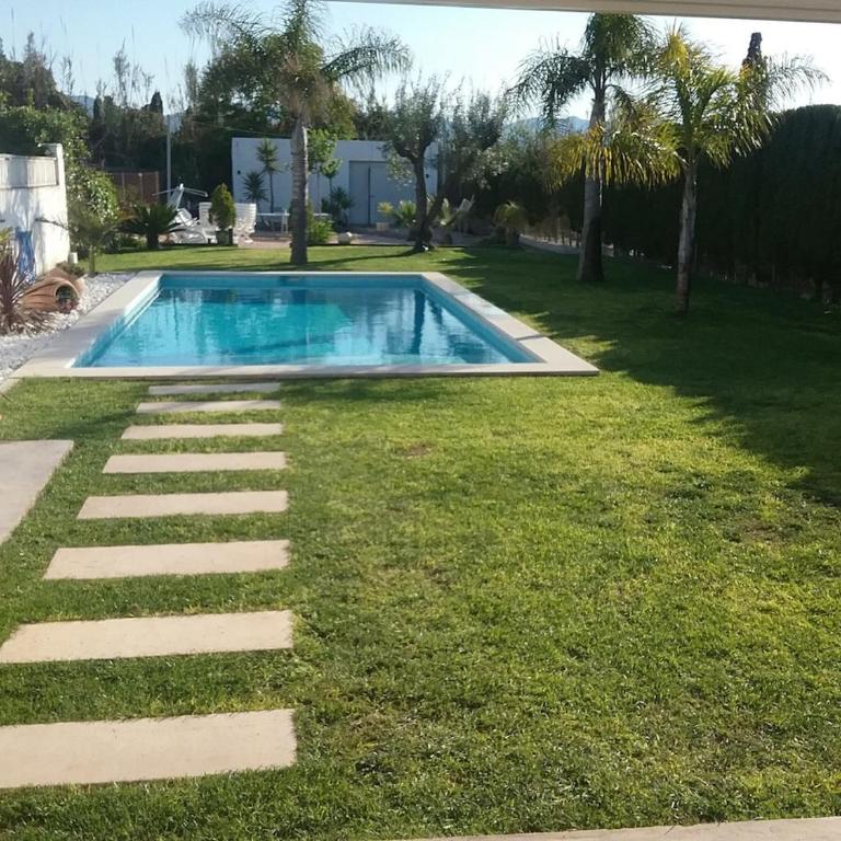 Casa recièn reformada con jardin y piscina privada - Casa Unifamiliar de 3 dormitorios - 26