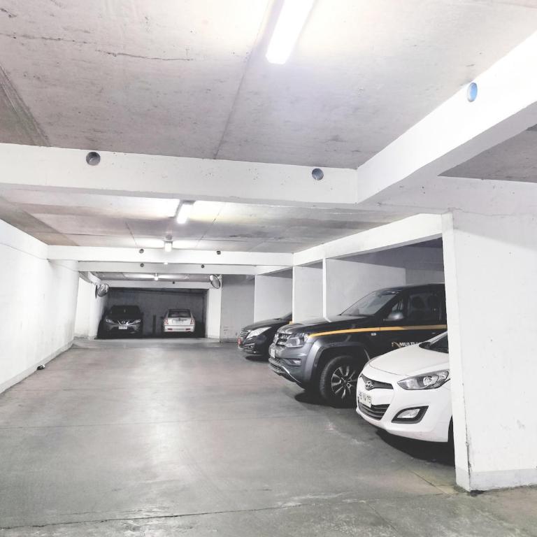 Apartamento con Vista a la Cordillera y Estacionamiento en Santiago Centro Modern apartment with mountain view and parking in Santiago Centre - One-Bedroom Apartment with Balcony and Mountain View - 27
