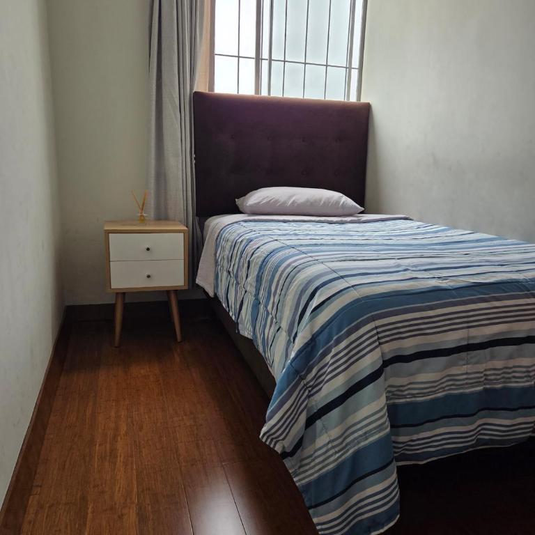 Elegant, central and cozy apartment - Three-Bedroom Apartment - 10