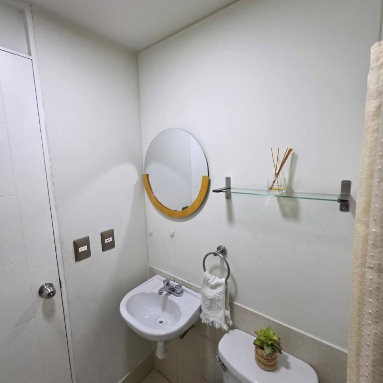 Elegant, central and cozy apartment - Three-Bedroom Apartment - 12