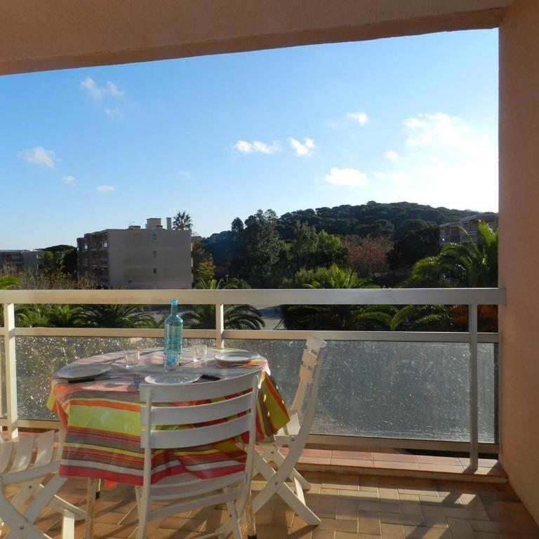 Studio cabine avec terrasse à Bormes-les-Mimosas - FR-1-251-874 - Appartement - 1