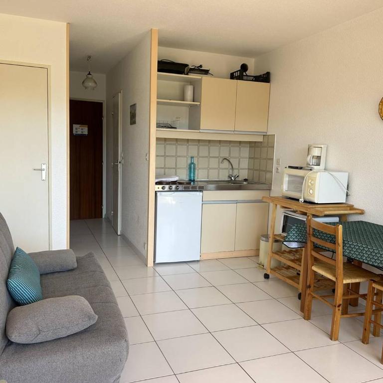 Studio cabine avec terrasse à Bormes-les-Mimosas - FR-1-251-874 - Appartement - 3