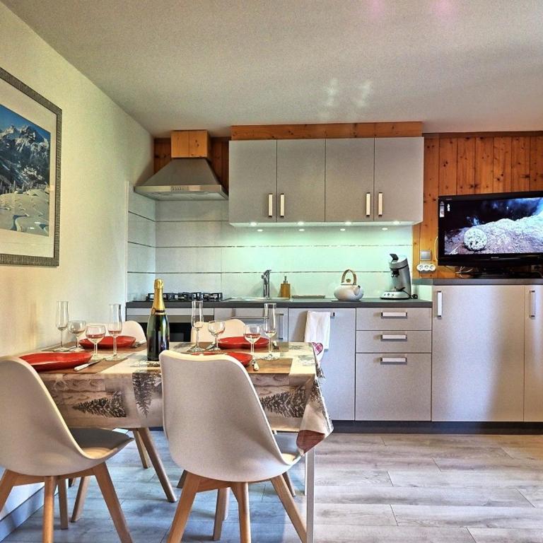 Charmant 2 pièces aux Carroz d'Arâches avec parking et WIFI - 4 personnes - FR-1-836-23 - Appartement - 2