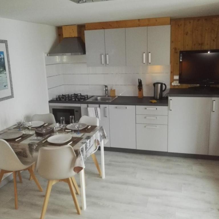 Charmant 2 pièces aux Carroz d'Arâches avec parking et WIFI - 4 personnes - FR-1-836-23 - Appartement - 8