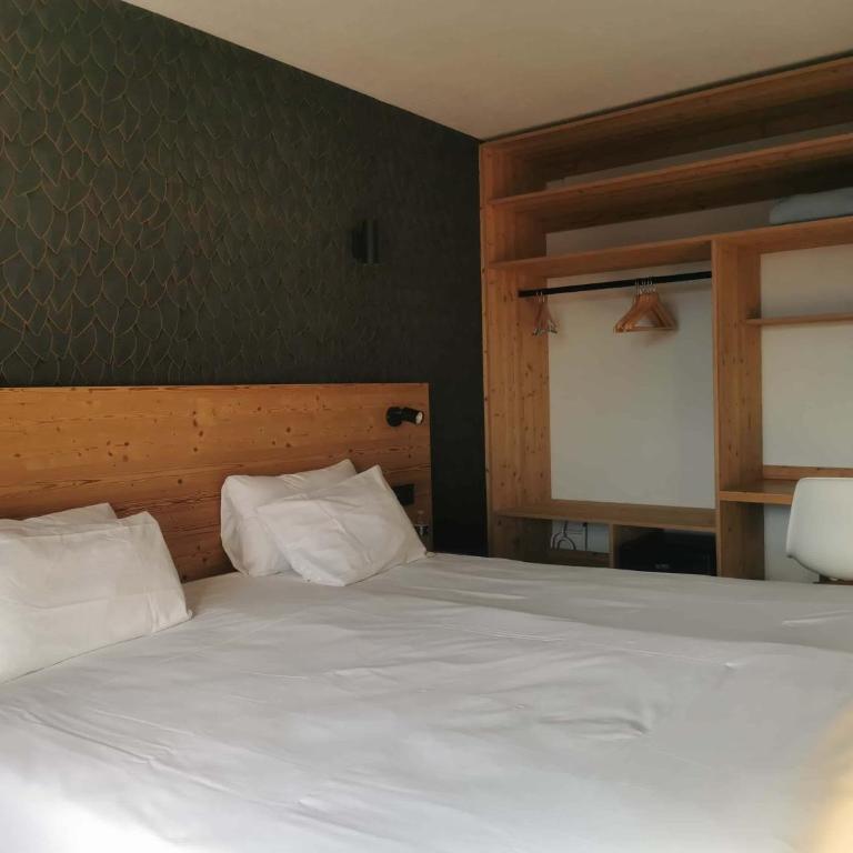 Hotel Les Bruyères - Chambre Double ou Lits Jumeaux Supérieure - Vue sur Montagnes - 7