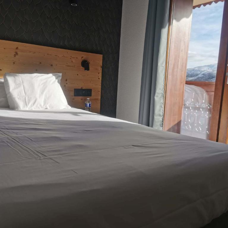 Hotel Les Bruyères - Chambre Double ou Lits Jumeaux Supérieure - Vue sur Montagnes - 8