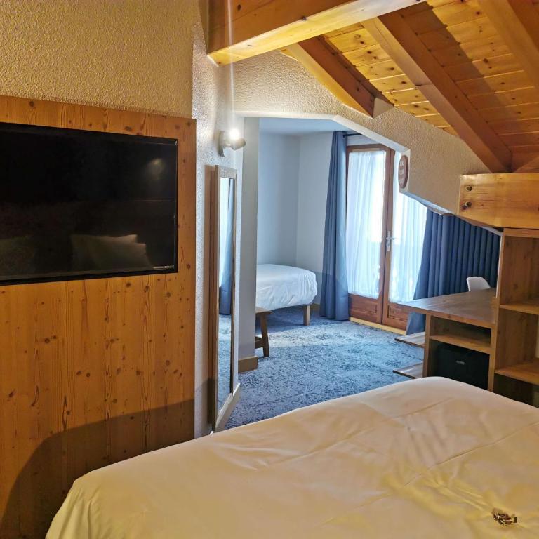 Hotel Les Bruyères - Chambre Triple Standard avec Balcon - 3