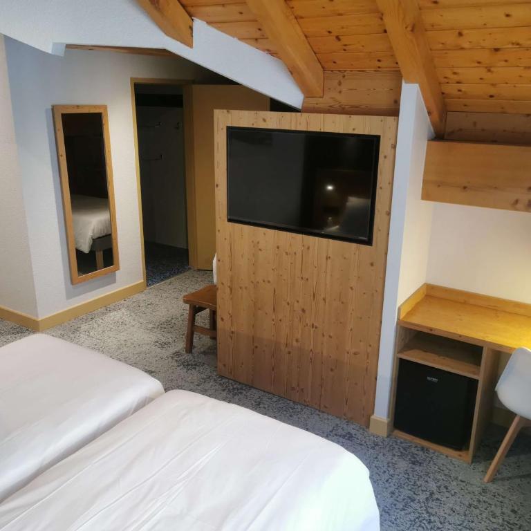 Hotel Les Bruyères - Chambre Triple Standard avec Balcon - 9